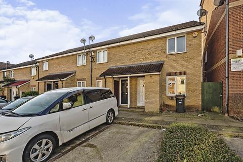 2 bedroom end of terrace house to rent, Fenman Gardens