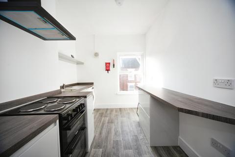 Studio to rent, Luton LU1