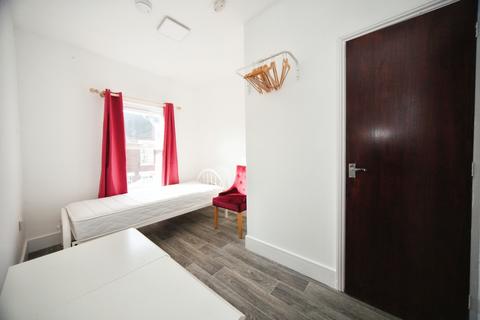 Studio to rent, Luton LU1