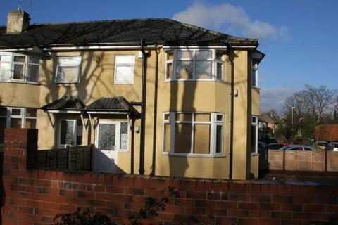 4 bedroom semi-detached house to rent, Shaw Lane, Headingley