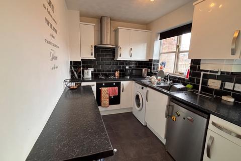 2 bedroom semi-detached house to rent, Shelby Close, NG7