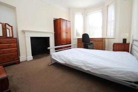 6 bedroom detached house to rent, Stanfield Road, Bournemouth BH9