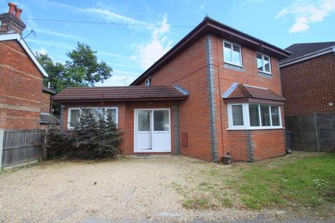 5 bedroom detached house to rent, Stanfield Road, Bournemouth BH9