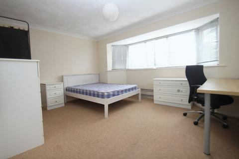 5 bedroom detached house to rent, Stanfield Road, Bournemouth BH9