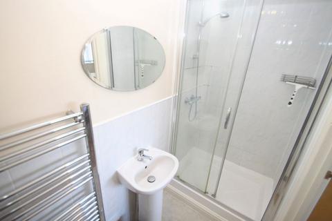 5 bedroom detached house to rent, Stanfield Road, Bournemouth BH9