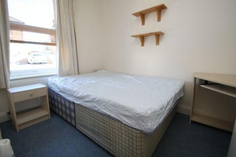 5 bedroom semi-detached house to rent, Wycliffe Road, BOURNEMOUTH BH9