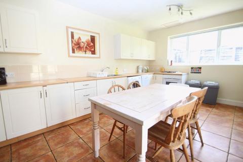 6 bedroom terraced house to rent, Victoria Road, Bournemouth BH1