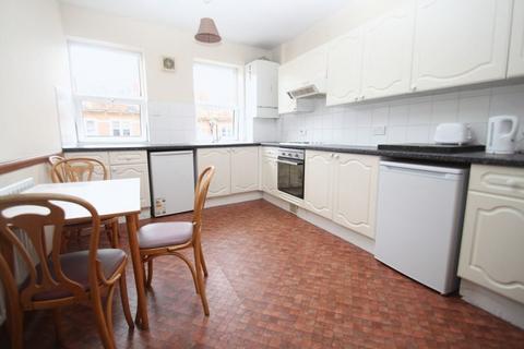 3 bedroom house to rent, Wimborne Road, Bournemouth BH9