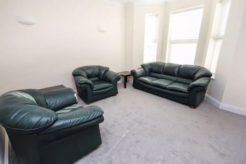 5 bedroom detached house to rent, Nortoft Road, Bournemouth BH8