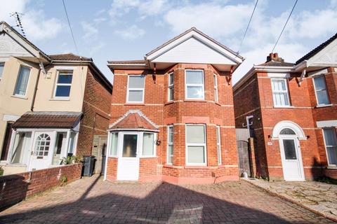 5 bedroom detached house to rent, Nortoft Road, Bournemouth BH8