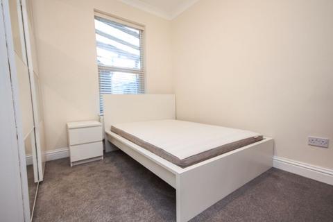 5 bedroom detached house to rent, Nortoft Road, Bournemouth BH8