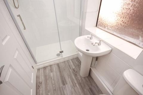 5 bedroom detached house to rent, Nortoft Road, Bournemouth BH8