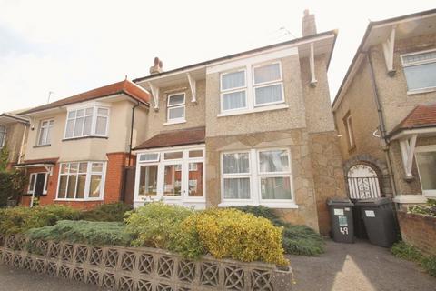 5 bedroom detached house to rent, Heathwood Road, Bournemouth BH9