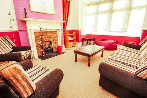 6 bedroom detached house to rent, Talbot Road, Bournemouth BH9