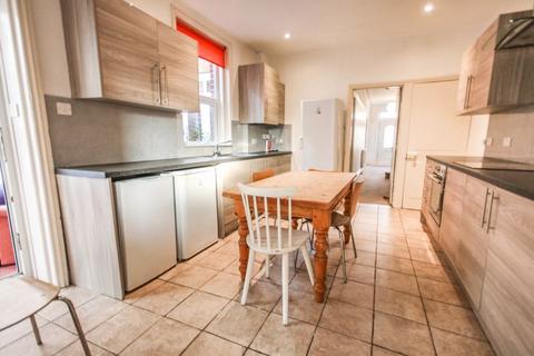 6 bedroom detached house to rent, Stanfield Road, Bournemouth BH9