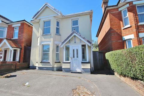 5 bedroom detached house to rent, Bengal Road, Bournemouth BH9