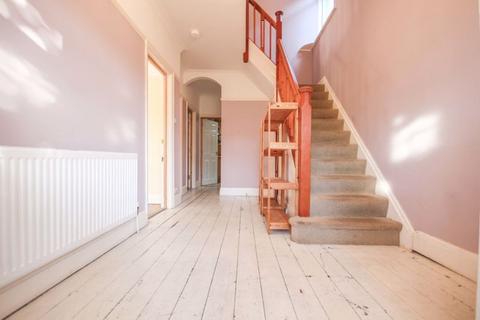 5 bedroom detached house to rent, Grafton Road, Bournemouth BH3