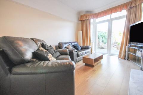 5 bedroom detached house to rent, Grafton Road, Bournemouth BH3