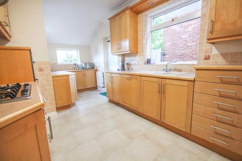 5 bedroom detached house to rent, Grafton Road, Bournemouth BH3