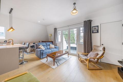 3 bedroom penthouse for sale, Woodcote Valley Road, Purley CR8