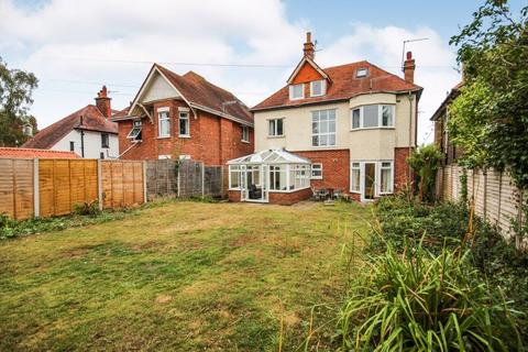 4 bedroom detached house to rent, Talbot Road, Bournemouth BH9