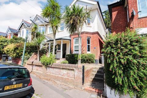 4 bedroom detached house to rent, Acland Road, Bournemouth BH9