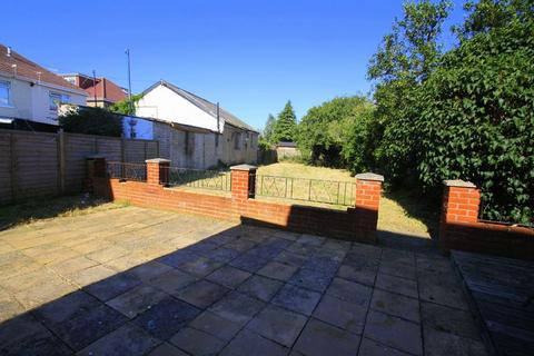 4 bedroom semi-detached house to rent, Bennett Road, Bournemouth BH8