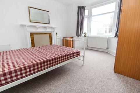 5 bedroom detached house to rent, Highfield Road, Bournemouth BH9