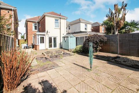 4 bedroom detached house to rent, Capstone Road, Bournemouth BH8