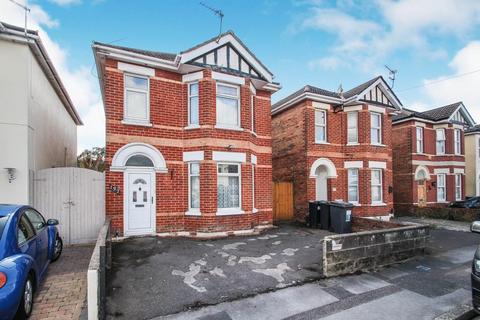 6 bedroom detached house to rent, Capstone Road, Bournemouth BH8