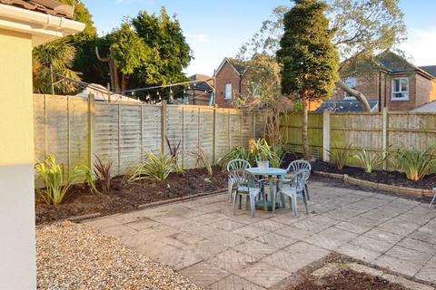 6 bedroom detached house to rent, Capstone Road, Bournemouth BH8