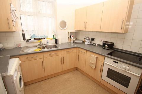 2 bedroom house to rent, Wimborne Road, Bournemouth BH9