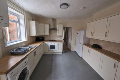6 bedroom detached house to rent, Hankinson Road, Bournemouth BH9