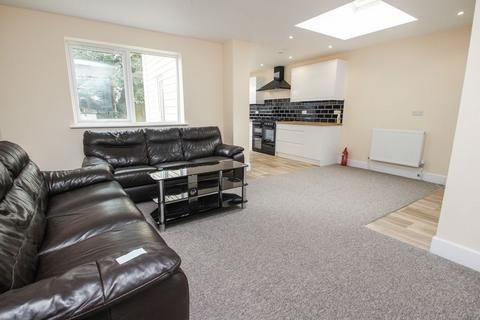 6 bedroom detached house to rent, Osborne Road, Bournemouth BH9