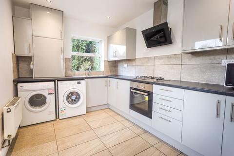 4 bedroom semi-detached house to rent, Capstone Road, Bournemouth BH8