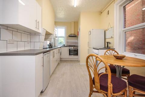 5 bedroom detached house to rent, Acland Road, Winton BH9