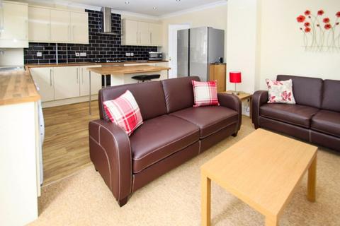 6 bedroom detached house to rent, Trafalgar Road, Bournemouth BH9