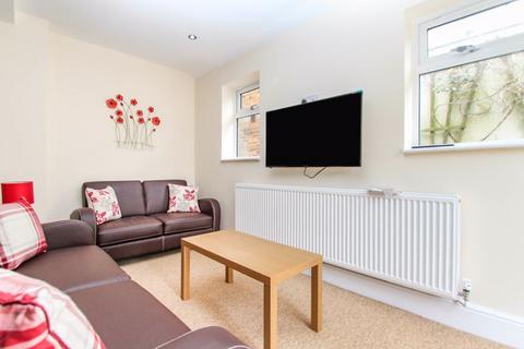 6 bedroom detached house to rent, Trafalgar Road, Bournemouth BH9