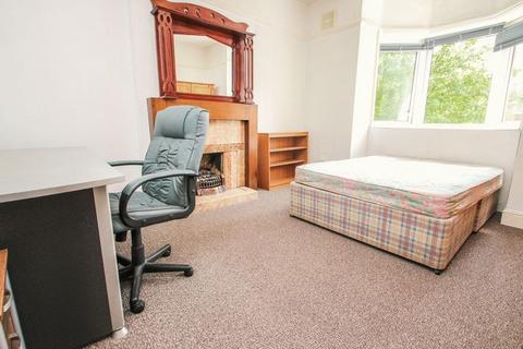 6 bedroom house to rent, Talbot Road, Bournemouth BH9