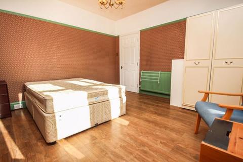 5 bedroom detached house to rent, Grafton Road, Bournemouth BH3