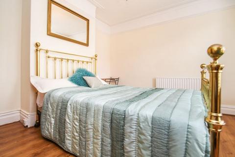 6 bedroom detached house to rent, Stanfield Road, Bournemouth BH9