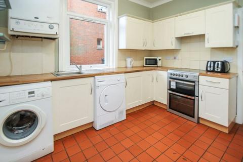 6 bedroom detached house to rent, Stanfield Road, Bournemouth BH9