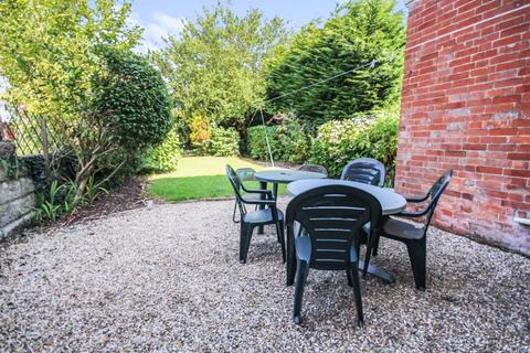 5 bedroom detached house to rent, Heathwood Road, Bournemouth BH9