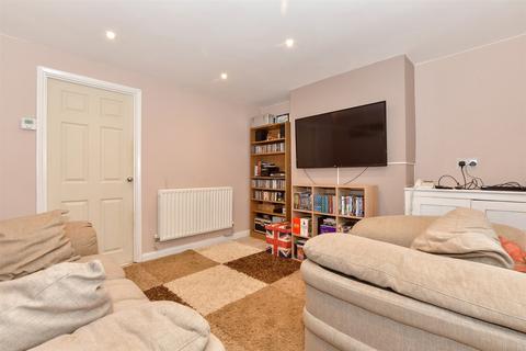 3 bedroom terraced house for sale, Holborough Road, Snodland ME6