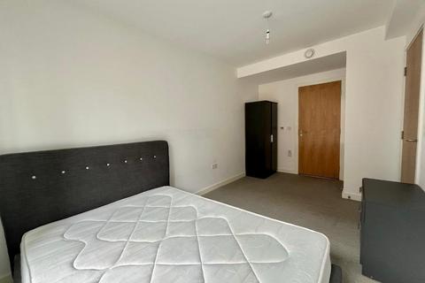 2 bedroom apartment to rent, Stretford Road, Manchester, Hulme, M15 5GF