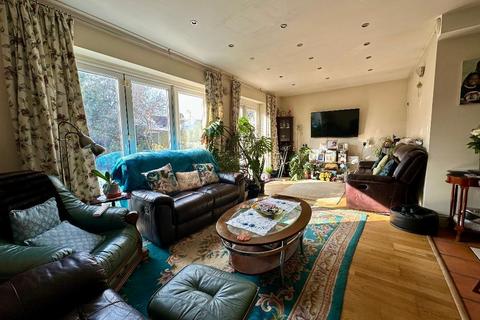 4 bedroom detached house for sale, St Johns Road, Westcliff-on-Sea, Essex, SS0 7JY