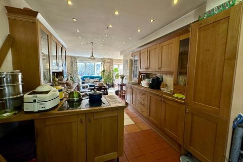 4 bedroom detached house for sale, St Johns Road, Westcliff-on-Sea, Essex, SS0 7JY