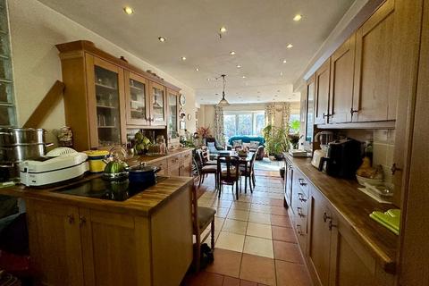 4 bedroom detached house for sale, St Johns Road, Westcliff-on-Sea, Essex, SS0 7JY