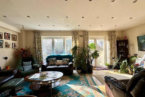 undefined, St Johns Road, Westcliff-on-Sea, Essex, SS0 7JY