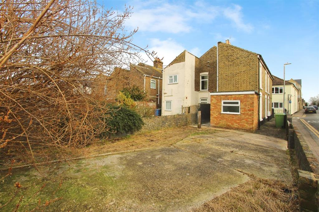 Garden &amp; Rear Parking